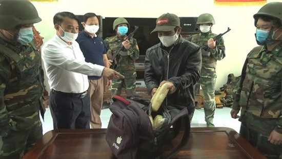 Bắt giữ đối tượng vận chuyển 60.000 viên ma túy từ Lào vào Việt Nam