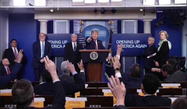 Tổng thống Trump công bố hướng dẫn ba giai đoạn mở cửa trở lại