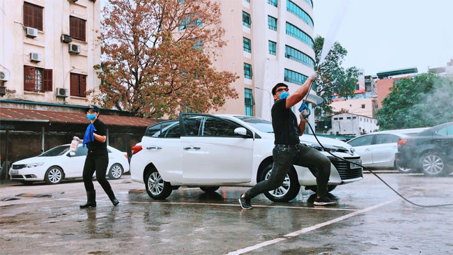 Diễn viên “Cha cõng con” đóng MV dạy cách rửa xe mùa Covid