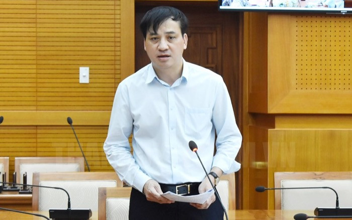 Giám đốc Sở Xây dựng TP Lê Hòa Bình báo cáo tại hội nghị..jpg