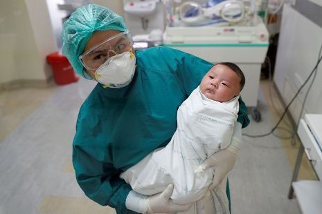 Bé sơ sinh 1 tháng tuổi ở Thái Lan nhiễm covid-19 đã hồi phục