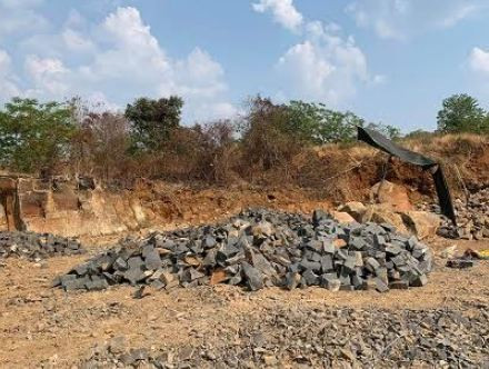 Huyện Đức Cơ (Gia Lai): Cận cảnh công trường khai thác đá “lậu” quy mô lớn