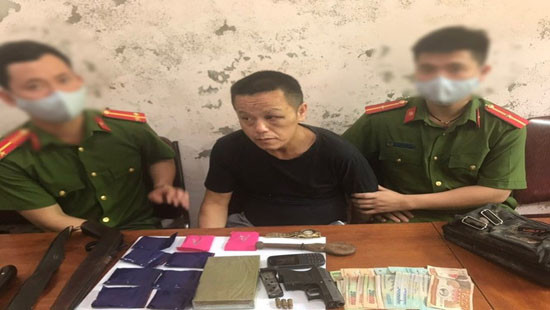 Bắt đối tượng người Lào mang ma túy kèm vũ khí nóng