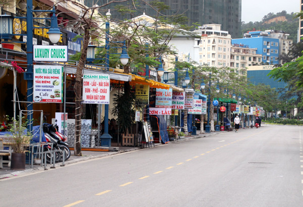 Quảng Ninh: Đường phố vắng lặng bất ngờ sau khi hết giãn cách xã hội