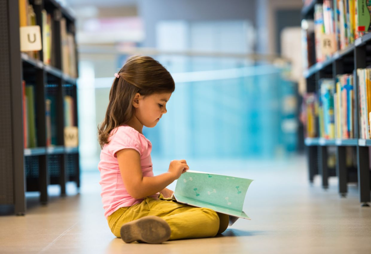 Trẻ nhỏ thích những cuốn sách về thế giới hơn những cuốn truyện đơn giản
