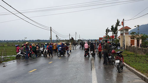 Hà Tĩnh: Người dân phản đối chính quyền dùng tro xỉ để san lấp mặt bằng