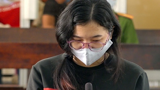 10 năm tù cho nữ nhân viên massage đâm khách tử vong