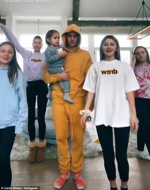 Justin Bieber gây số khi nhảy với vợ và ba em gái trong thời gian cách ly tại biệt thự ở Canada 1