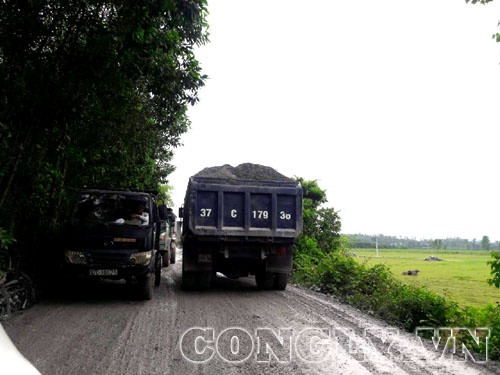 Nghệ An: Hệ lụy từ khai thác đá, người dân chặn xe vì ô nhiễm môi trường