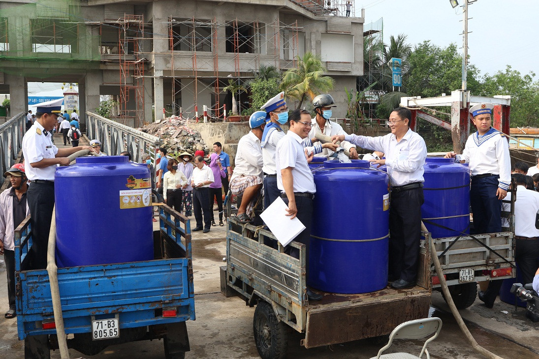 giup-nuoc-cho-dan-2-w1280-h720.jpg