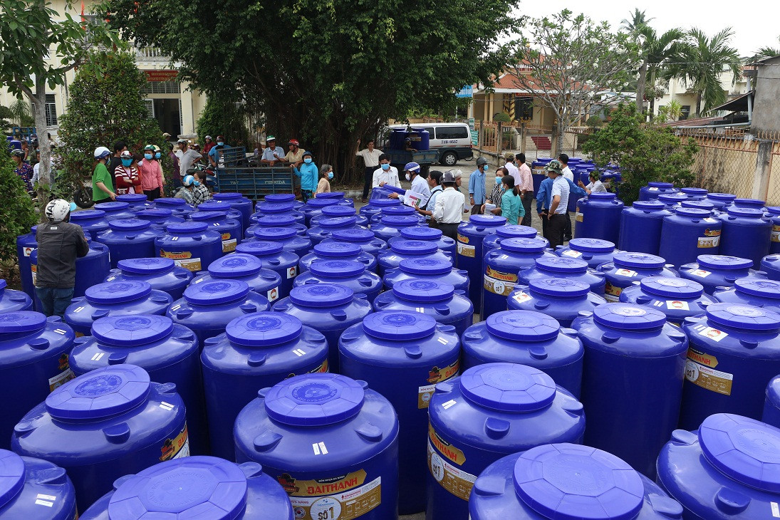 giup-nuoc-cho-dan-2-w1280-h720.jpg