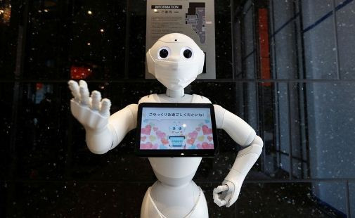 Robot chào đón bệnh nhân Covid-19 trong khách sạn ở Nhật Bản