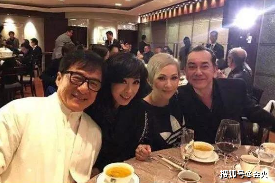 tvb-co-cap-chi-em-tai-hoa-kho-menh-tuyet-le-va-me-tuyet-ca-cuoc-doi-khoc-het-nuoc-mat-vi-tinh-chua-mot-lan-mac-ao-cuoi-14-ngoisao.vn-w558-h371 7