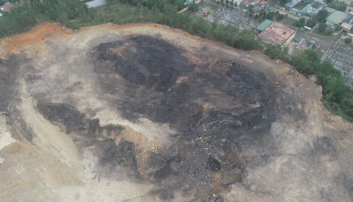 Quảng Ninh: Người dân khốn đốn vì “núi” đất thải trái phép sừng sững mọc lên