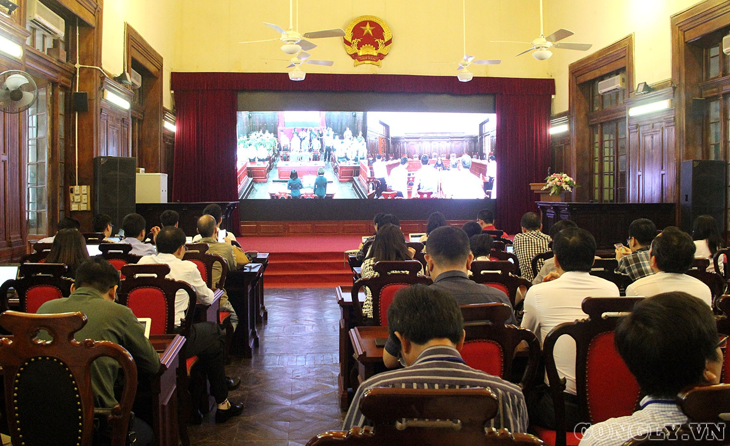 Hình ảnh phóng viên tác nghiệp phiên tòa giám đốc thẩm xét xử vụ án Hồ Duy Hải
