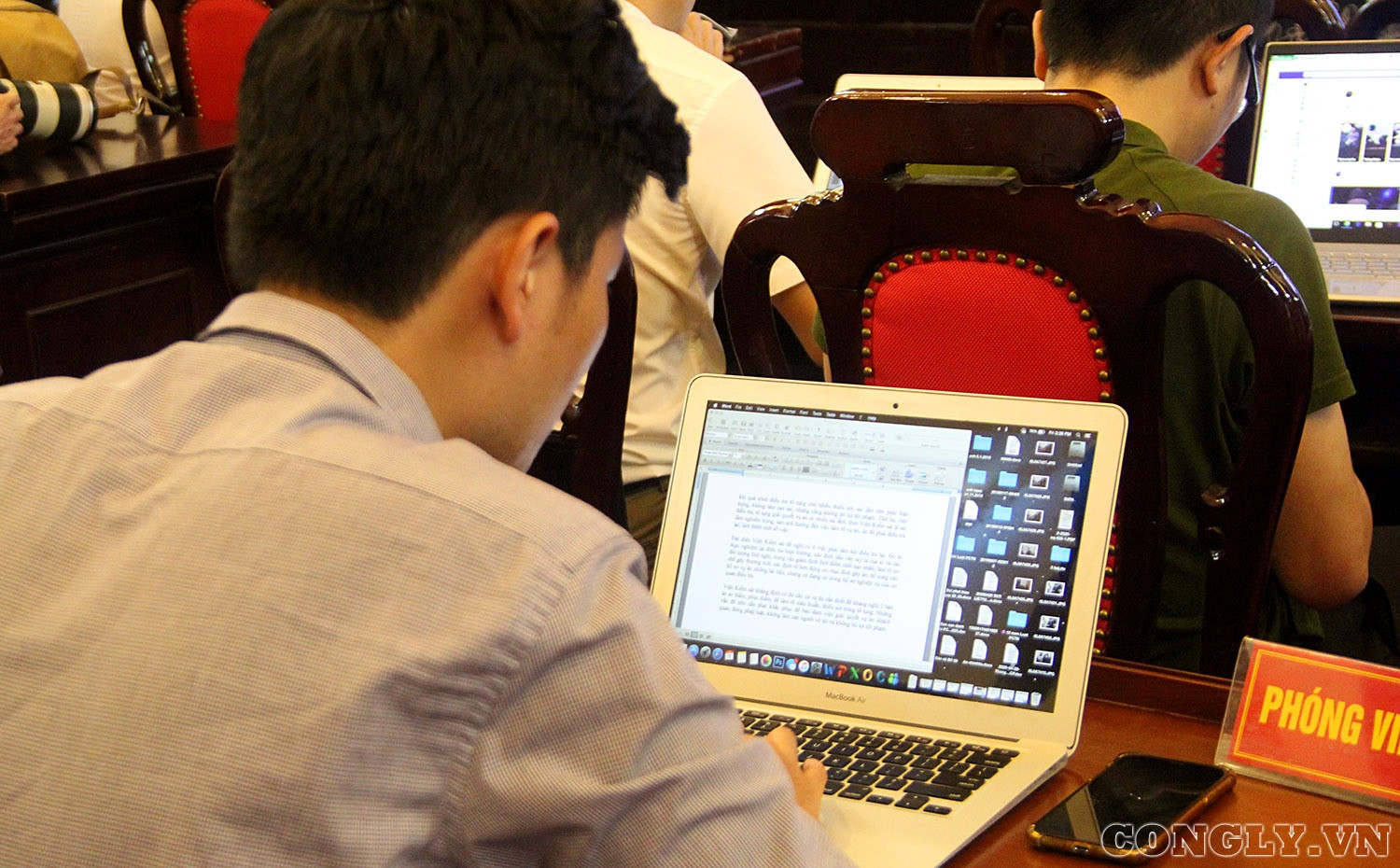 Hình ảnh phóng viên tác nghiệp phiên tòa giám đốc thẩm xét xử vụ án Hồ Duy Hải