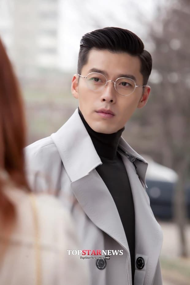 Ảnh thời còn trẻ của bố Song Seung Hun gây sốc vì quá giống Hyun Bin, mẹ thì sao? 0