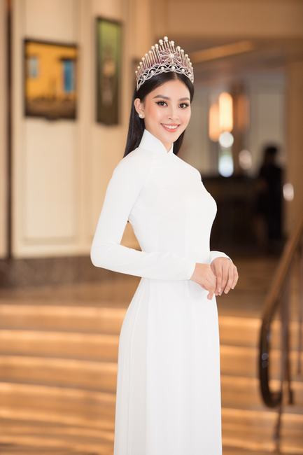 Hoa hậu Việt Nam 2020: Mỹ Linh, Tiểu Vy, Thuỳ Linh cùng dàn hậu đồng loạt diện áo dài trắng