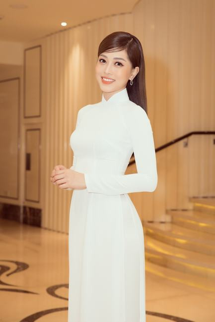Hoa hậu Việt Nam 2020: Mỹ Linh, Tiểu Vy, Thuỳ Linh cùng dàn hậu đồng loạt diện áo dài trắng