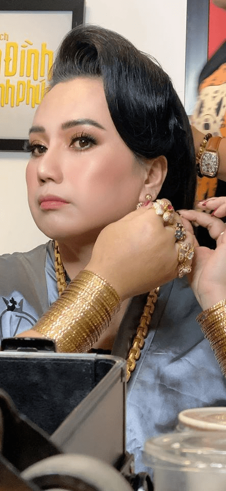 Cô Minh Hiếu có 10 đời chồng, 7 miếng đất, 100 cây vàng là ai? 5