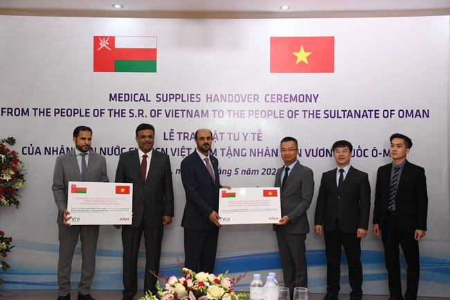 Quỹ VOI - AIKYA trao tặng người dân O-man 100.000 khẩu y tế phòng chống Covid-19