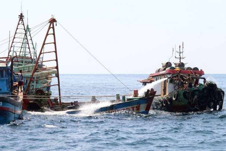 Chìm tàu cá Việt Nam trong khu vực EEZ của Indonesia: Bộ Ngoại giao cập nhật thông tin