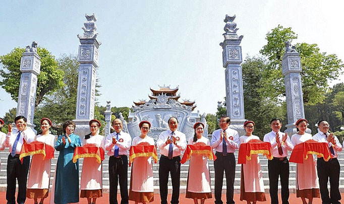 Thủ tướng dự khánh thành Đền thờ Gia tiên Chủ tịch Hồ Chí Minh