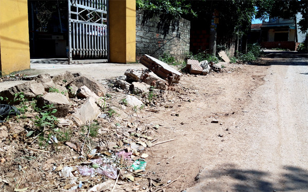 Quảng Yên (Quảng Ninh): Xe chở đất cơi nới thùng phá nát đường dân sinh