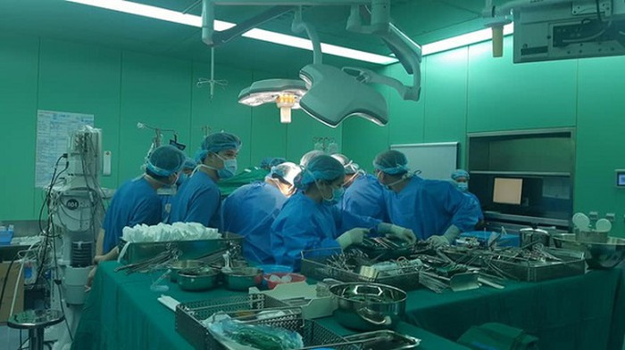 Ghép gan xuyên đêm tại TP.HCM từ lá gan của người chết não ở Hà Nội