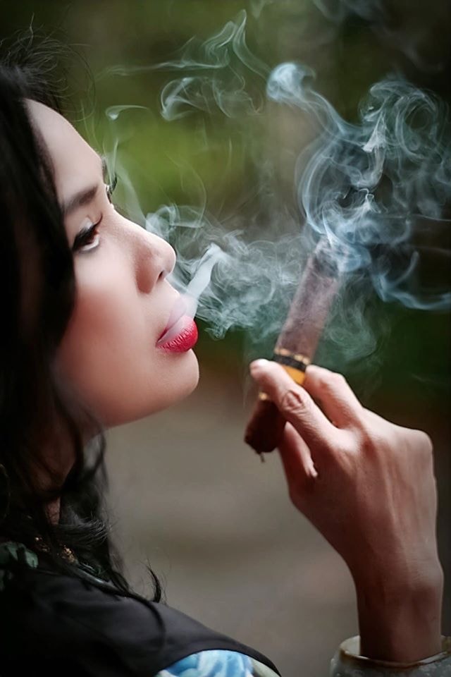 mỹ nhân Việt nghiện thuốc 0