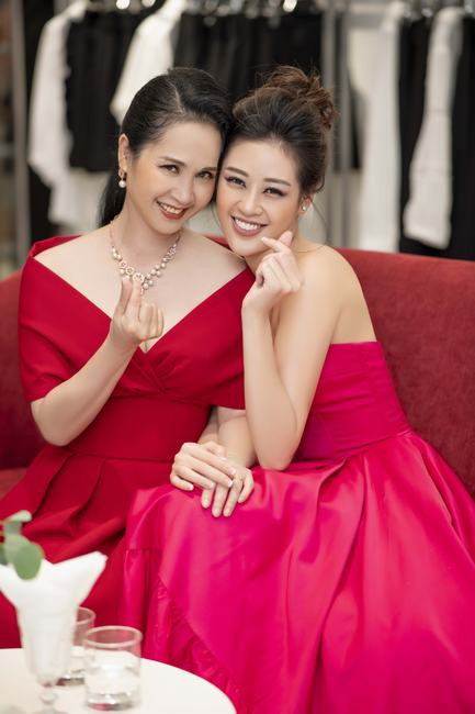 Hoa hậu Khánh Vân khoe nhan sắc rạng rỡ tại Hà Nội
