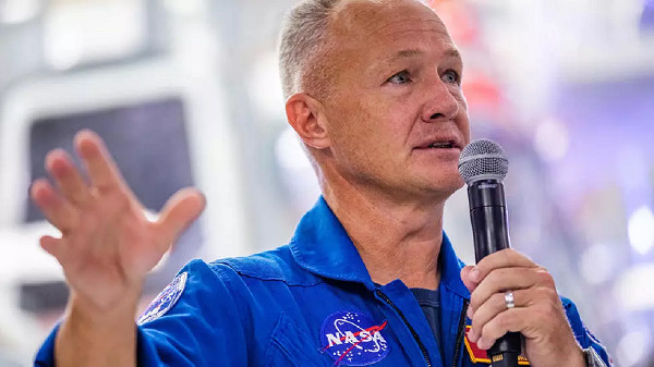 Các phi hành gia của NASA đến Florida một tuần trước chuyến bay của SpaceX