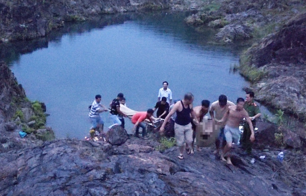 Tắm hồ, 2 học sinh bị đuối nước tử vong