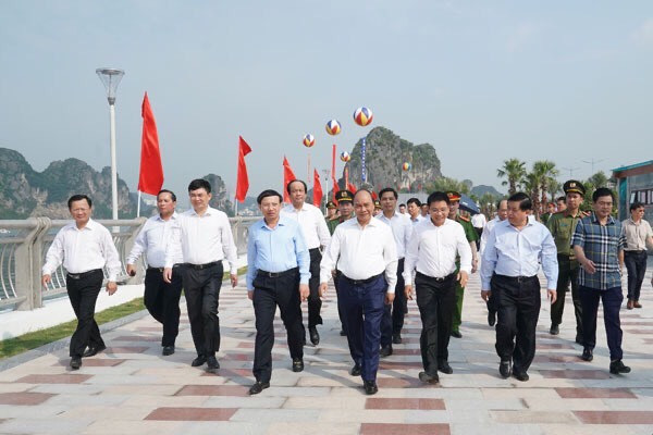 Thủ tướng cắt băng khánh thành tuyến đường bao biển đẹp nhất Việt Nam