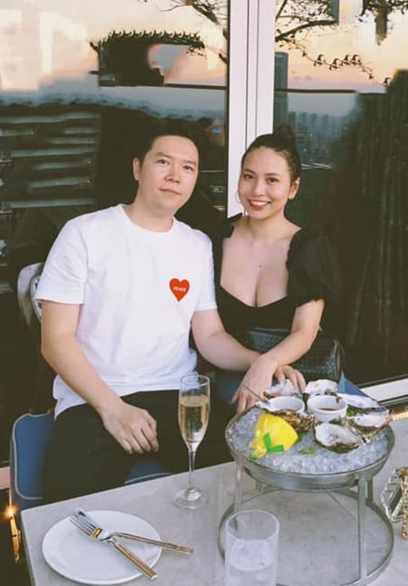 Lê Hiếu đăng ảnh chúc mừng sinh nhật vợ nhưng vẻ ngoài nóng bỏng của bà xã chiếm trọn sự chú ý 0