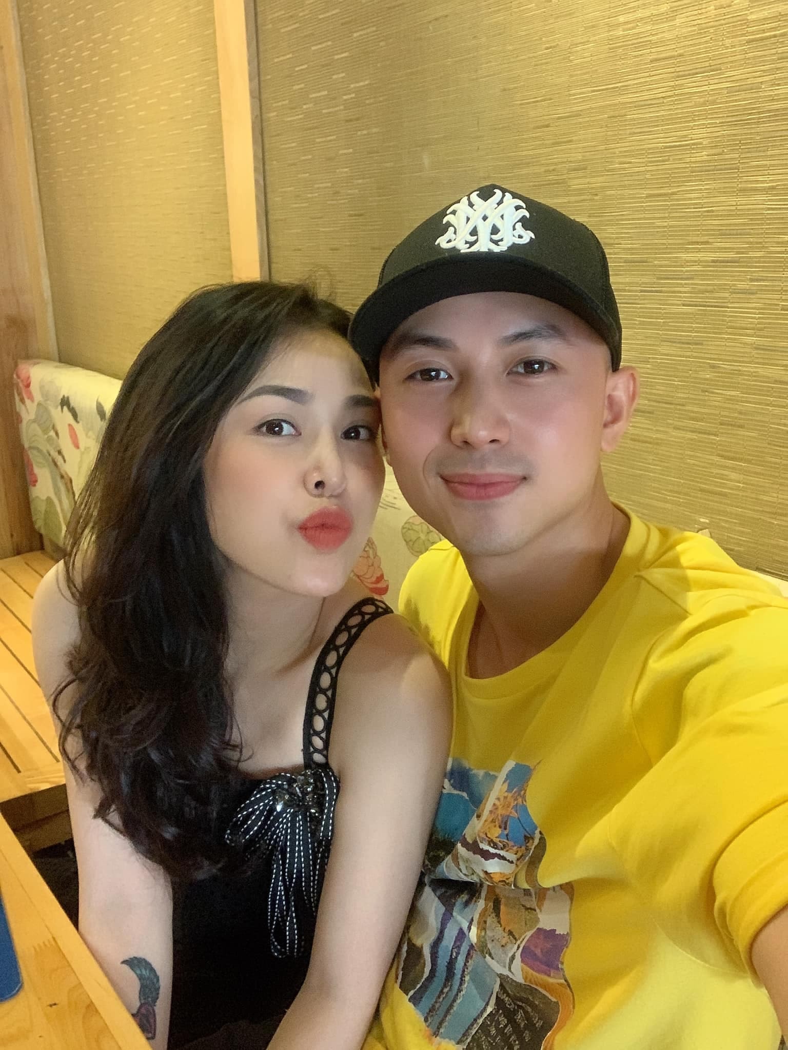 Hoàng Anh Vũ 'Về nhà đi con' và bạn gái xinh đẹp kỷ niệm 2 năm yêu nhau 2
