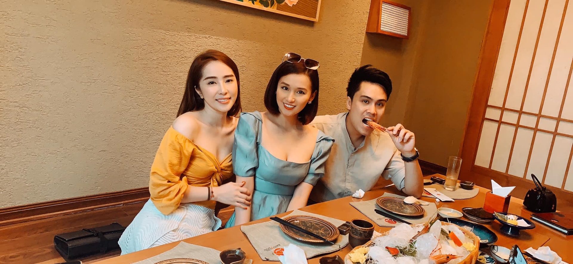 Hội bạn thân xôm tụ mừng sinh nhật Á hậu Thụy Vân 0