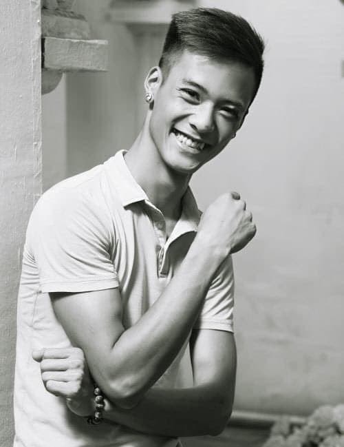 Đạt cỏ nhận nút bạc 1