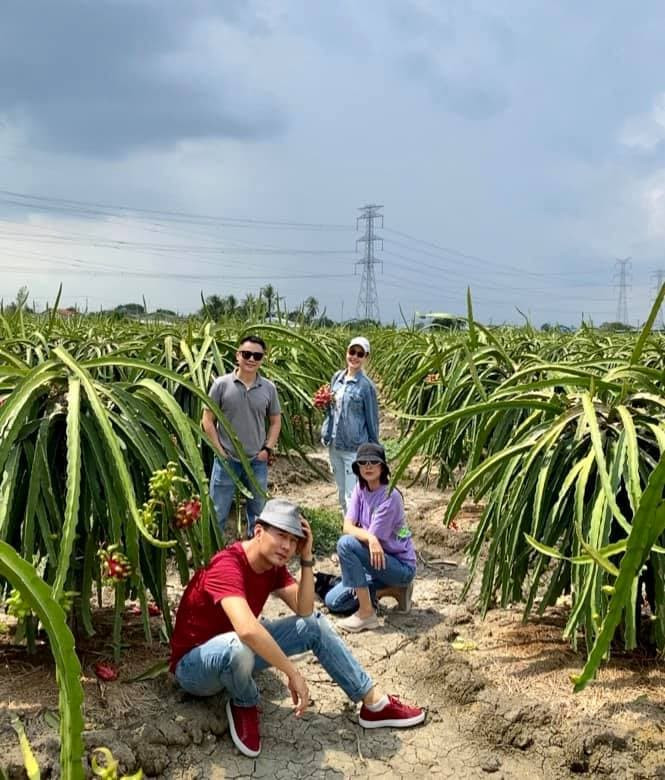 Về quê làm vườn, trồng cây, Hà Tăng vẫn thể hiện thần thái đỉnh cao không ai sánh kịp 0