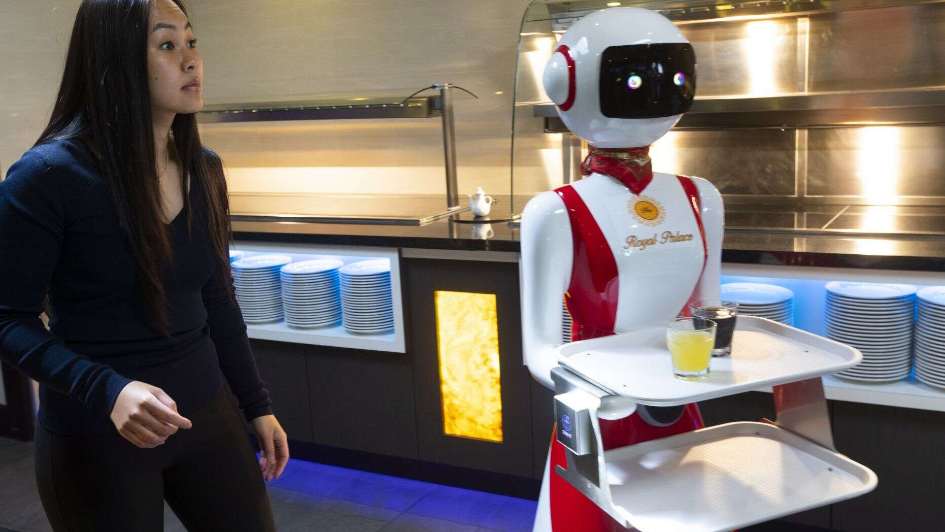 Robot phục vụ thực khách tại nhà hàng ở Hà Lan