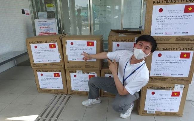 Trao tặng 24 nghìn khẩu trang cho bệnh viện và trường học tại Nhật Bản