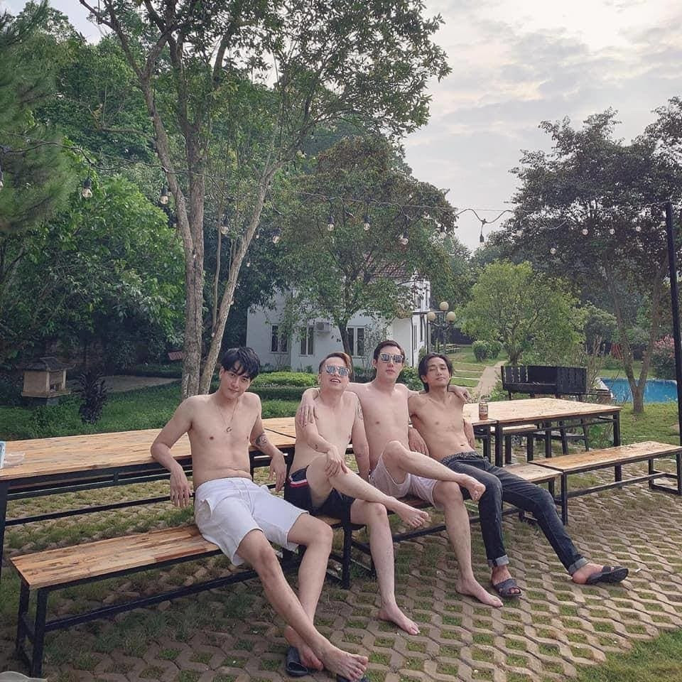 Bộ 3 'Hậu duệ mặt trời' tái ngộ sau 2 năm, dung mạo tàn tạ của Hữu Vi lại là tâm điểm 0