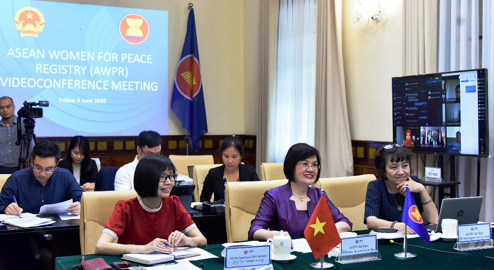 Việt Nam chủ trì cuộc họp trực tuyến Nhóm Phụ nữ vì Hòa bình