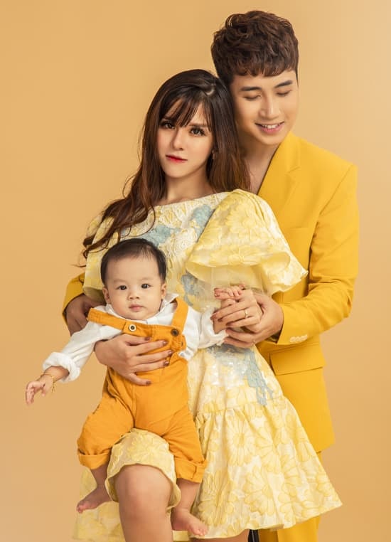 Huy Cung và vợ 0