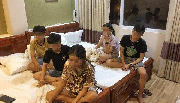 11 nam nữ thuê khách sạn sử dụng ma tuý