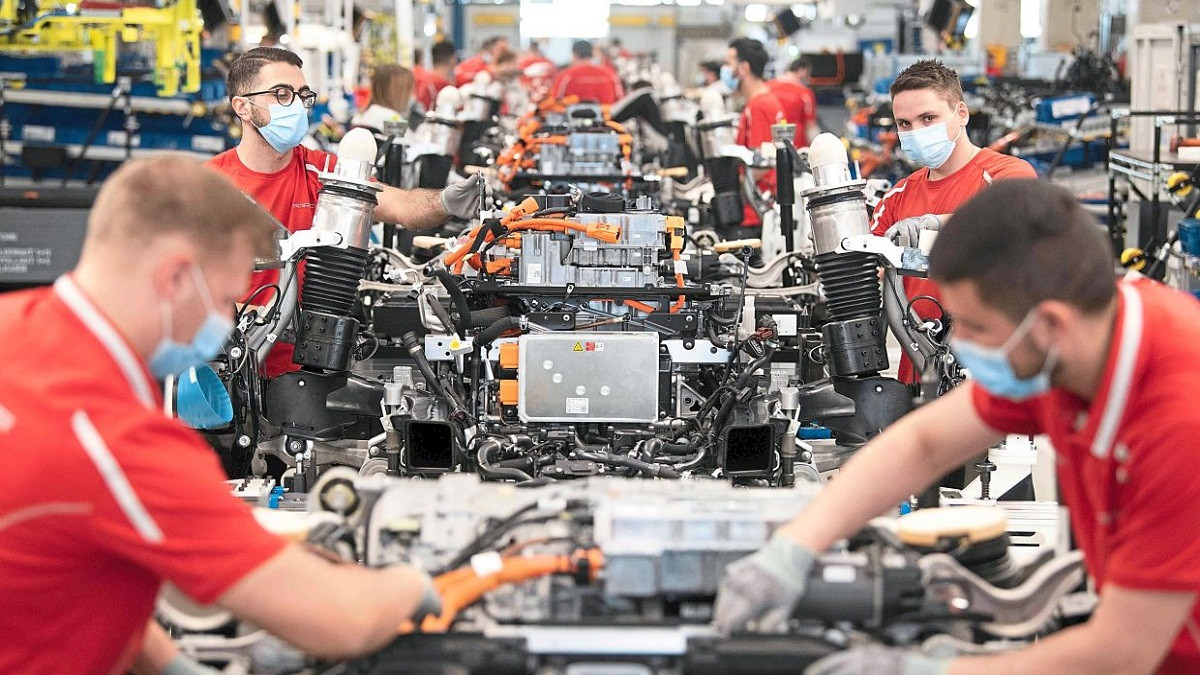 Sản lượng công nghiệp Đức giảm kỷ lục