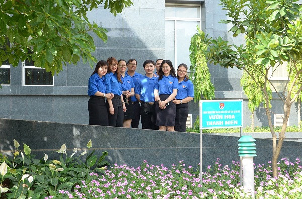 Vườn hoa thanh niên chào mừng Đại hội Đảng bộ lần II của TAND cấp cao tại Hà Nội