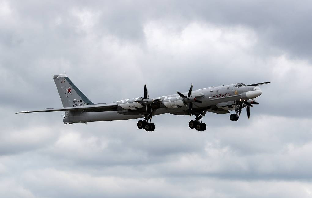 Máy bay ném bom chiến lược Tu-95MS thực hiện chuyến bay tuần tra biên giới