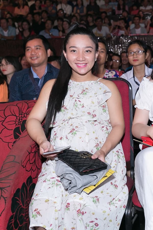 vợ Lê Dương Bảo Lâm 2