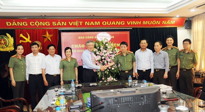 Chánh án TANDTC Nguyễn Hòa Bình chúc mừng Báo CAND nhân Ngày Báo chí Cách mạng Việt Nam